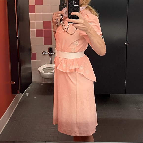 Blush pink vintage peplum knee length dress - Picture 13 of 17